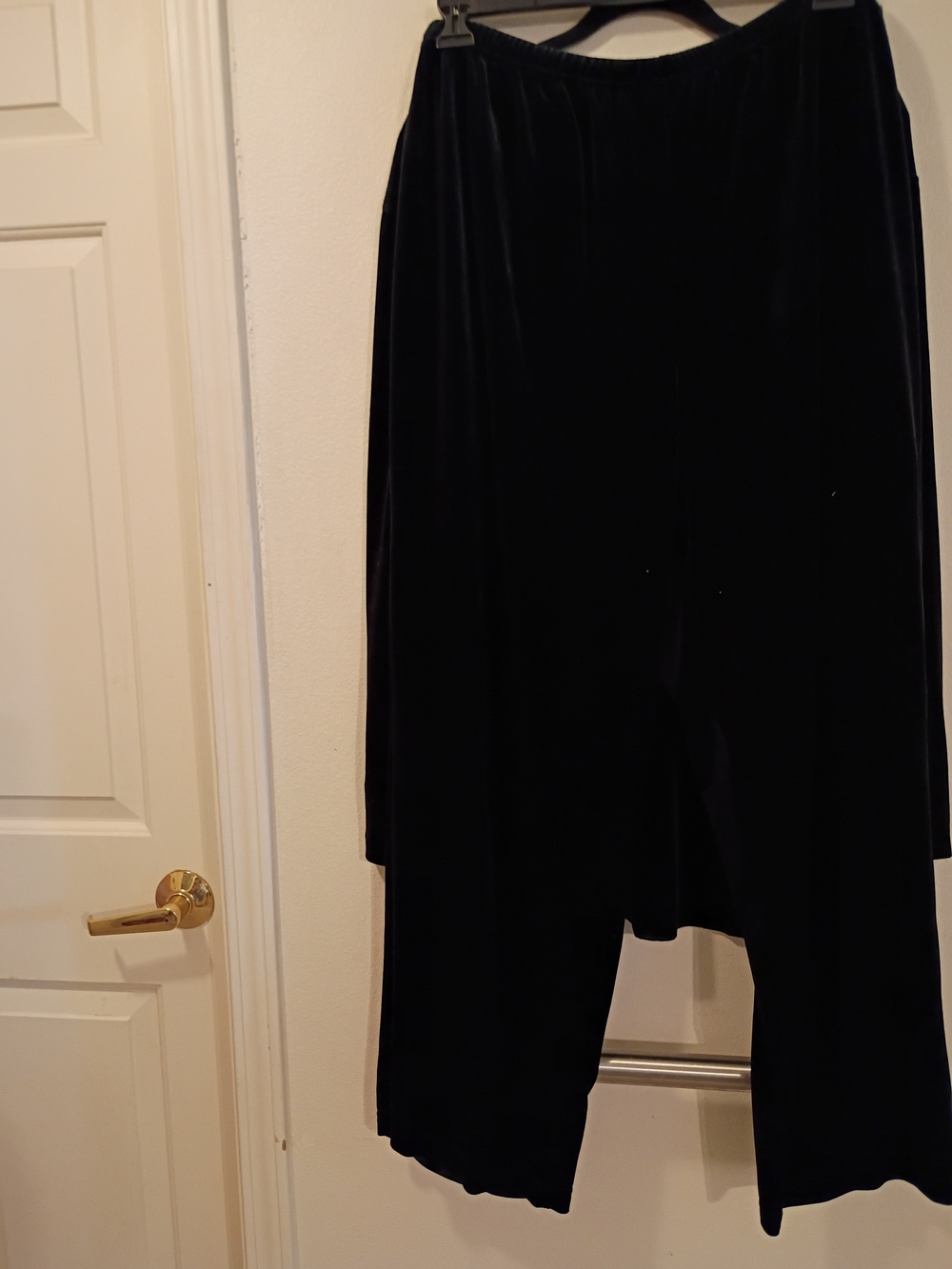 Briggs New York Black Velvet Wide-Leg Pants